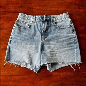 New with Tags! Sz 28 Billabong Riley Walkshort in Faded Indigo Fray